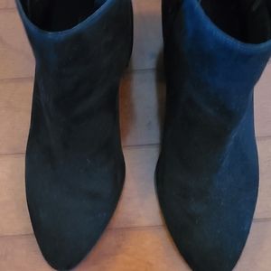 Euc black suede ankle boots. Size 10